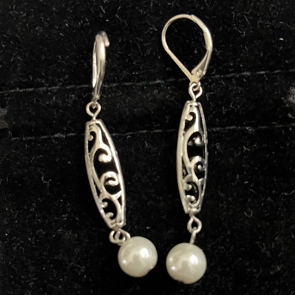 Silver pearl drop earrings
